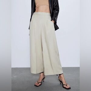 Wide-Leg Crop Pants in Light Beige
